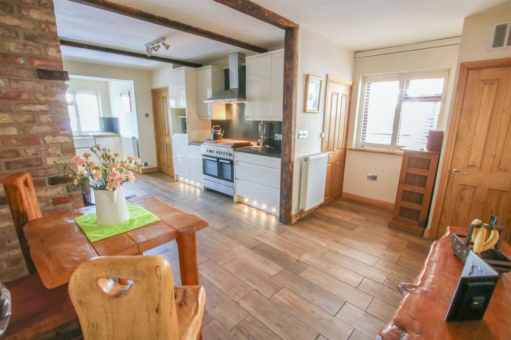 OPEN PLAN LIVING DINING KITCHEN