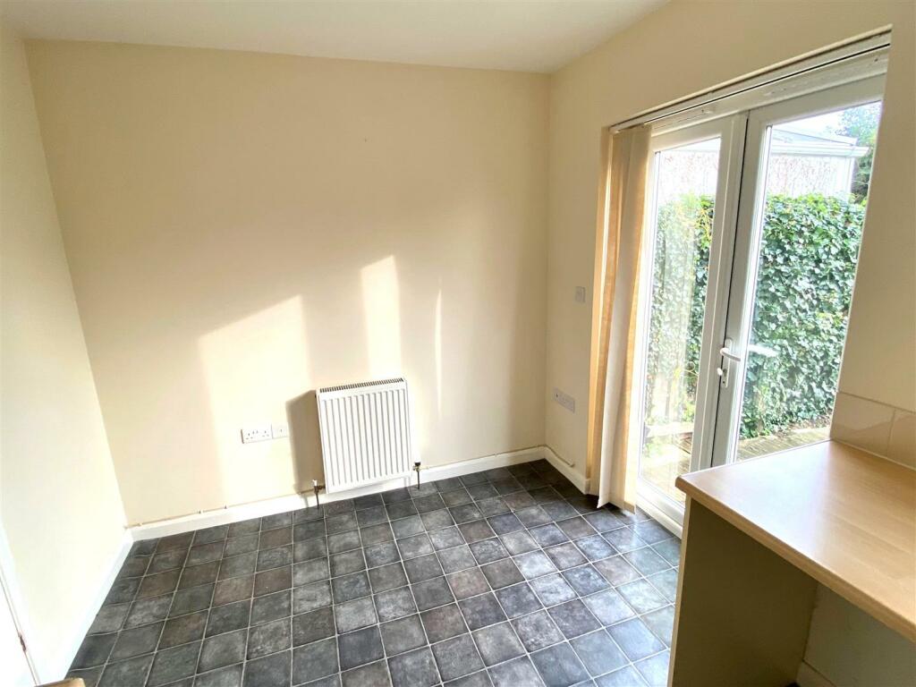 15 Dale Close Kitchen