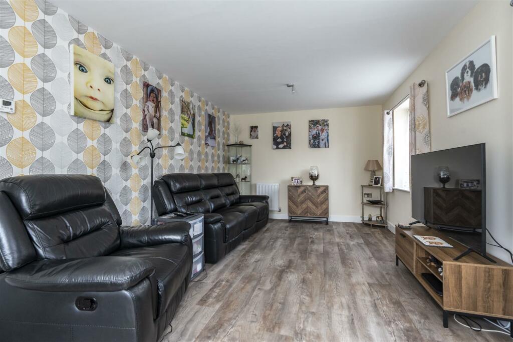 DOUBLE ASPECT LOUNGE :