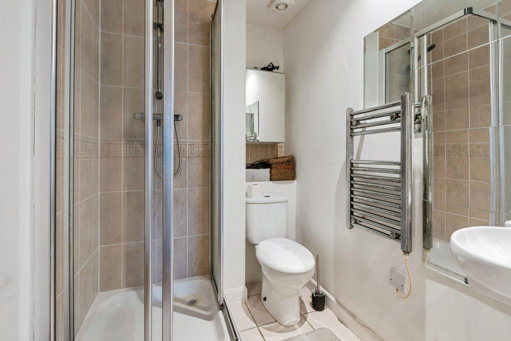 Shower room 2.jpeg