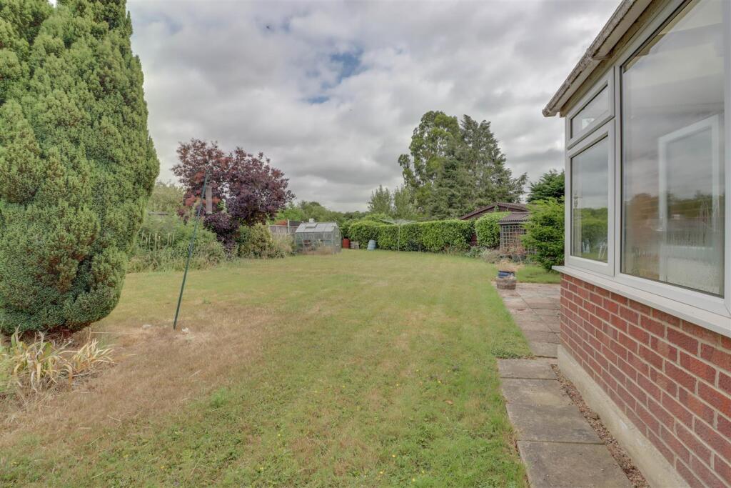 19 REEDS WAY INSIDE-14.jpg