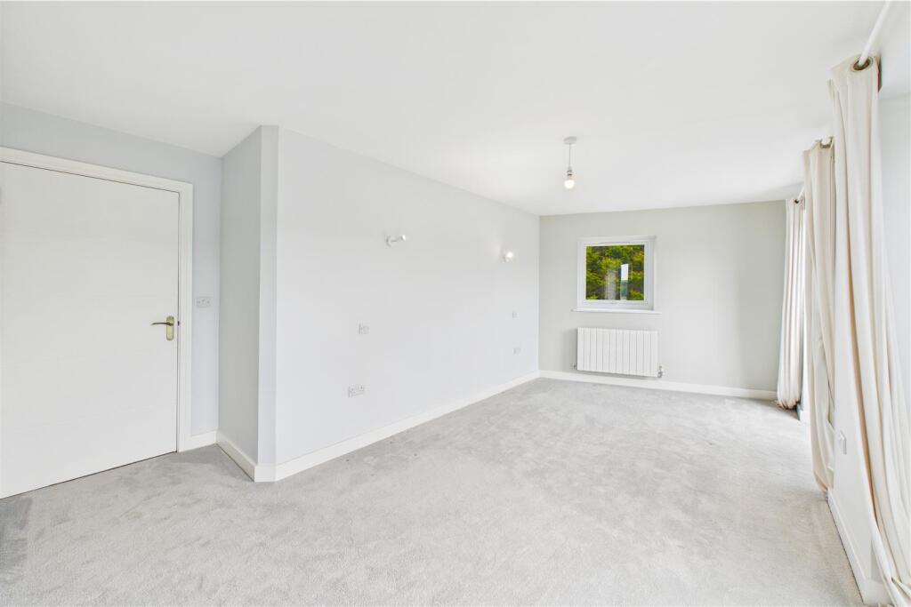 The Wave Master Bedroom