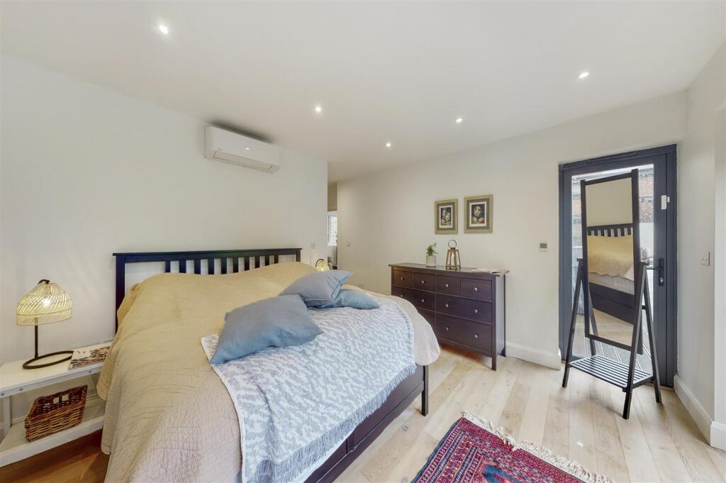Kingwell, South Hill Avenue - 8Isy23vf3Q3PFtVsa5eV