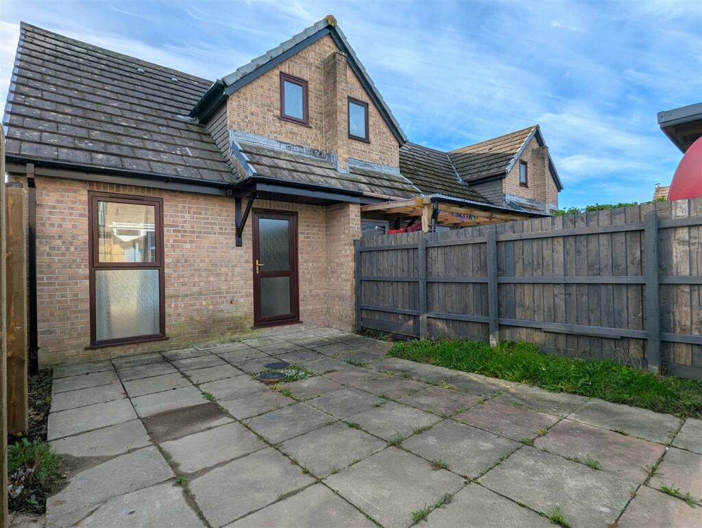 53 Willow Close Patio