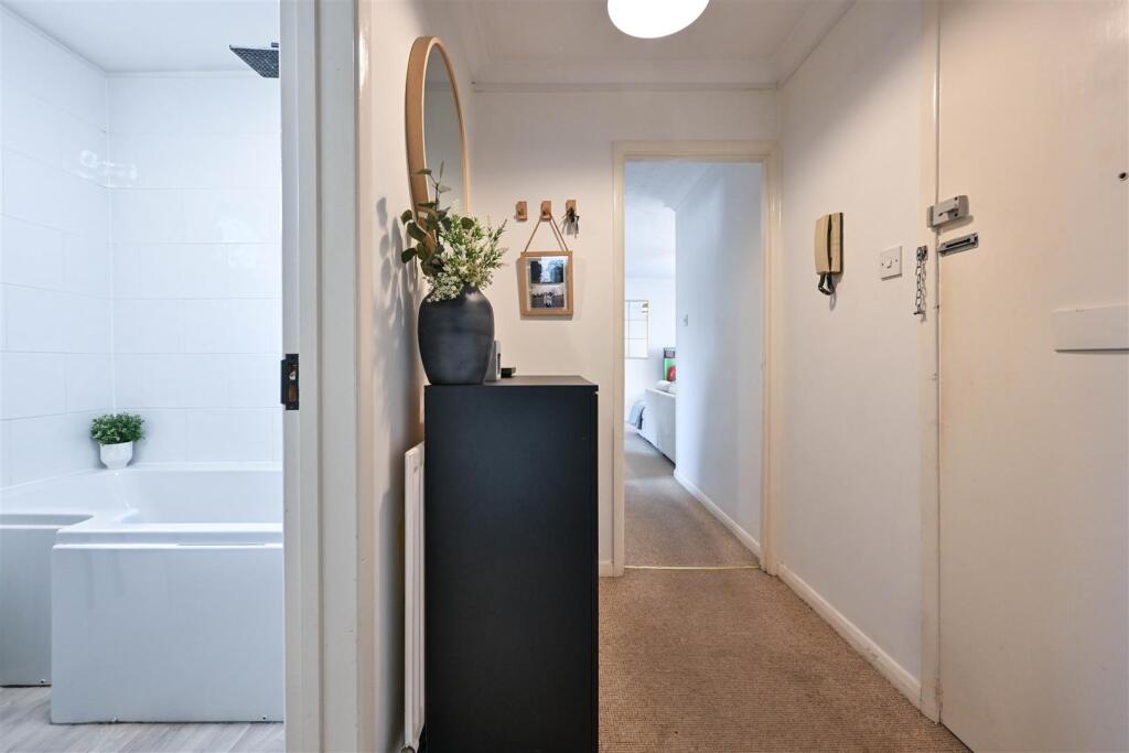 100925   21 Old Post Office Lane Corsham    013.jp