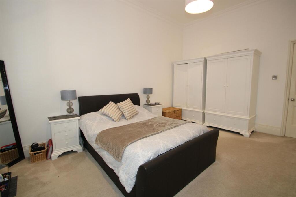 Bedroom Aspect 2
