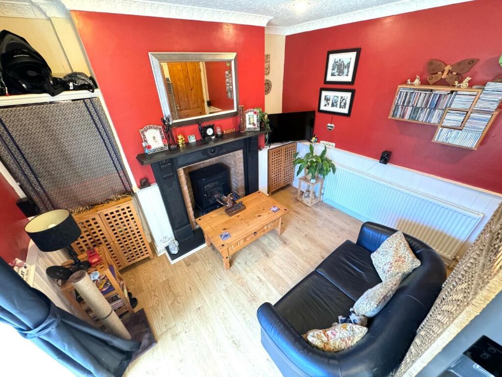 SITTING/DINING SPACE