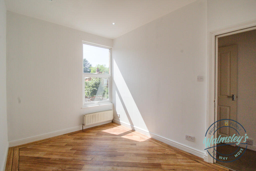 Rear double bedroom_