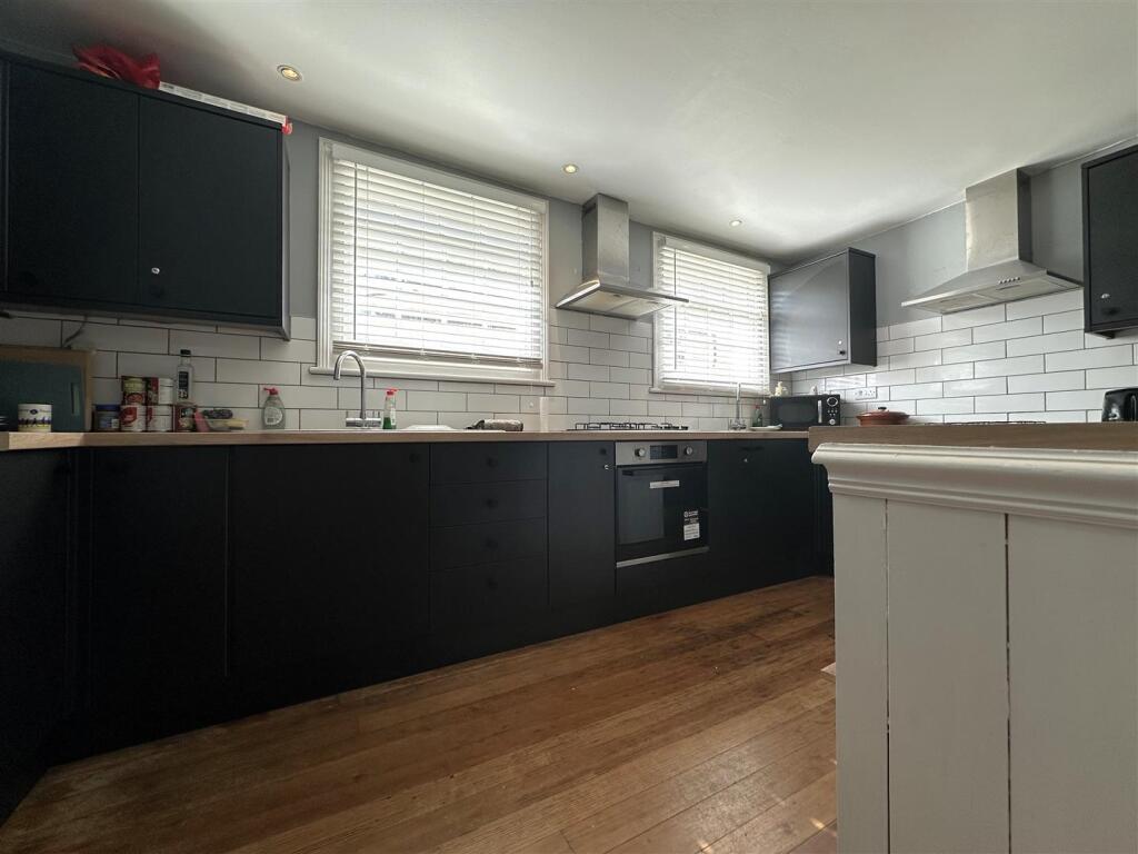 Kitchen II.jpg