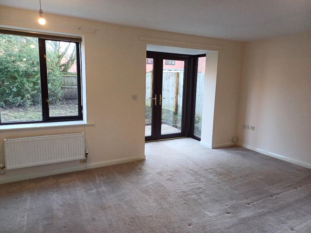 Spacious lounge 