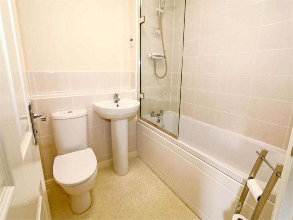 21 DW Bathroom