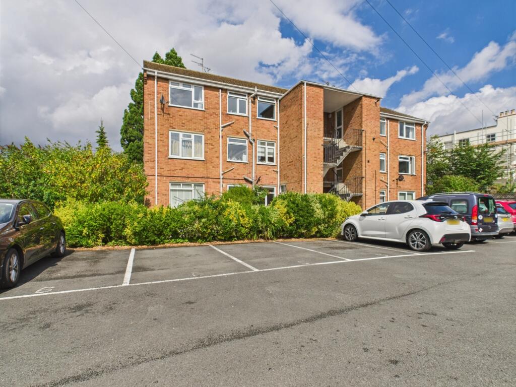 CAM01740G0-PR0429-STILL005