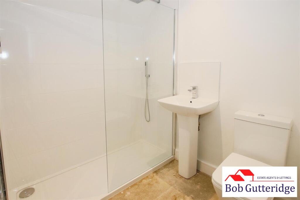 EN-SUITE SHOWER ROOM