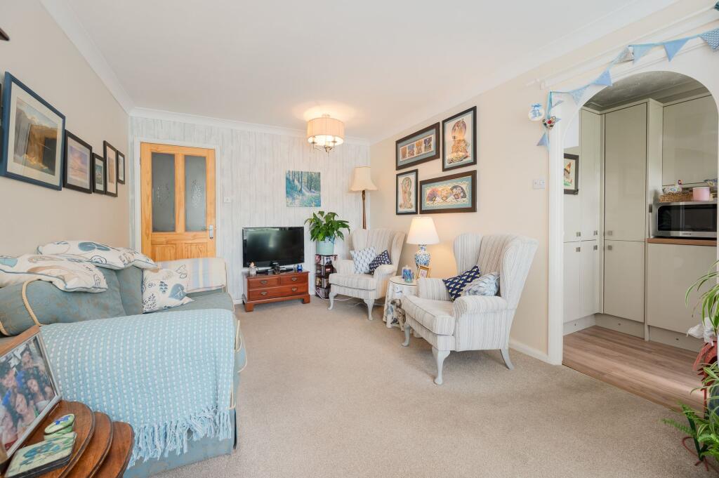 SITTING ROOM/DINING AND FITTED KITCHEN