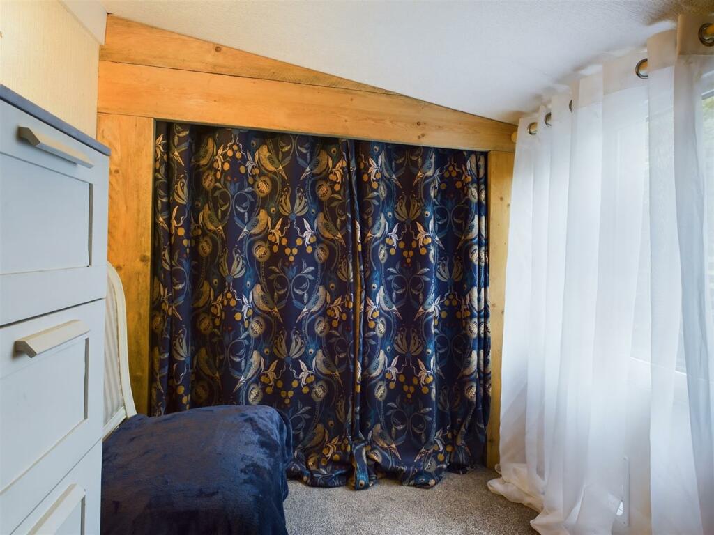 Bathroom/Bed 2