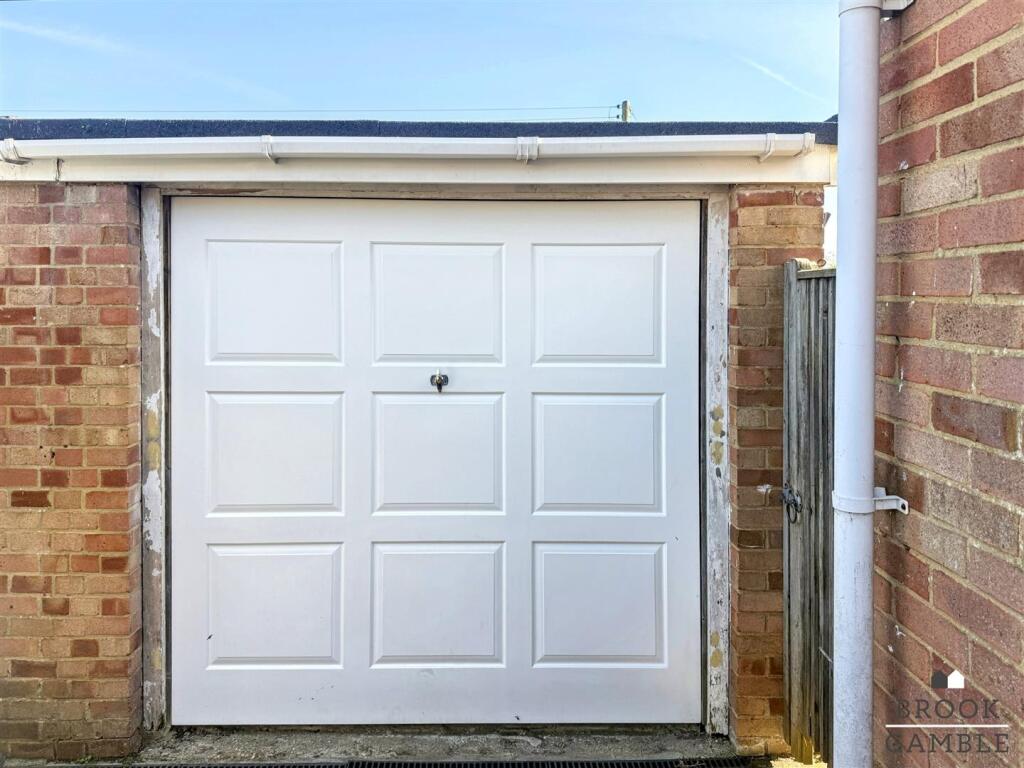 01323 438506