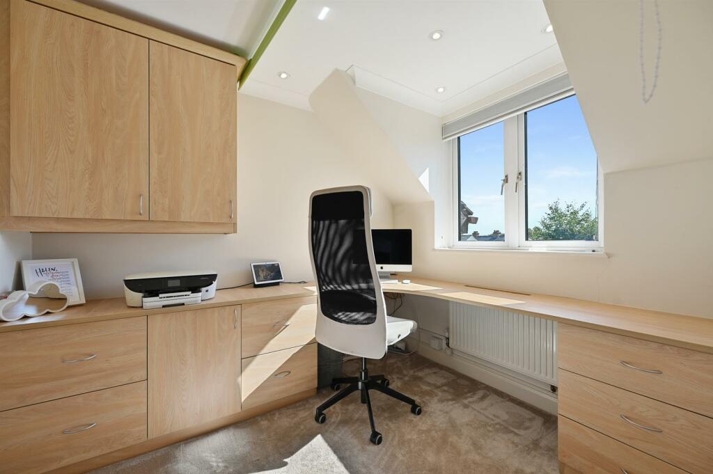Bedroom 4.jpg