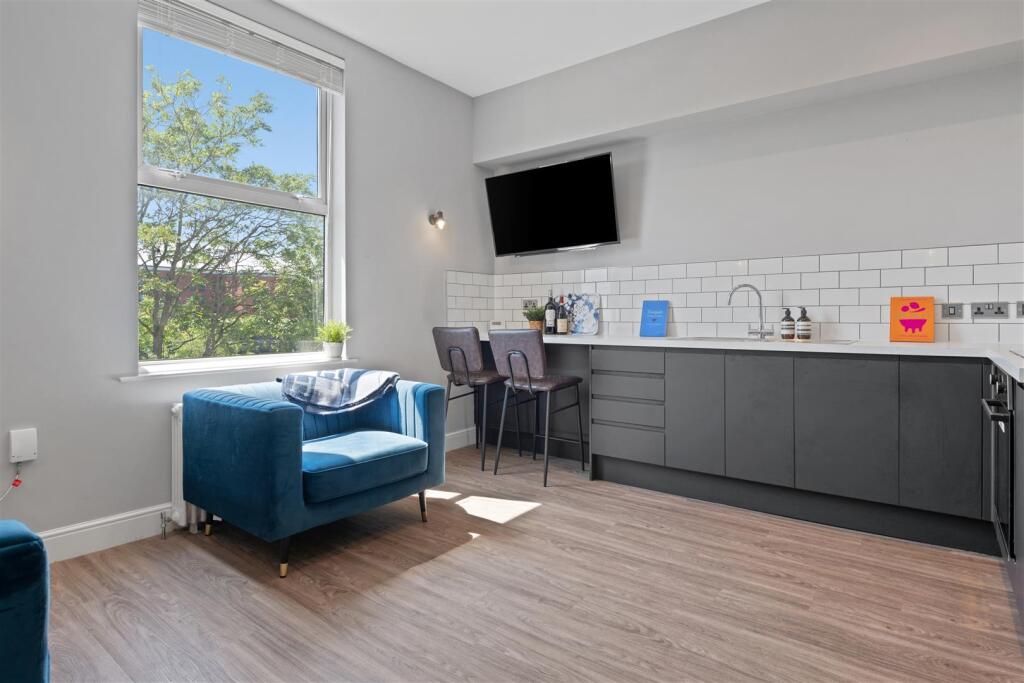 B, 11 Larkdale Rd-Hi.jpg