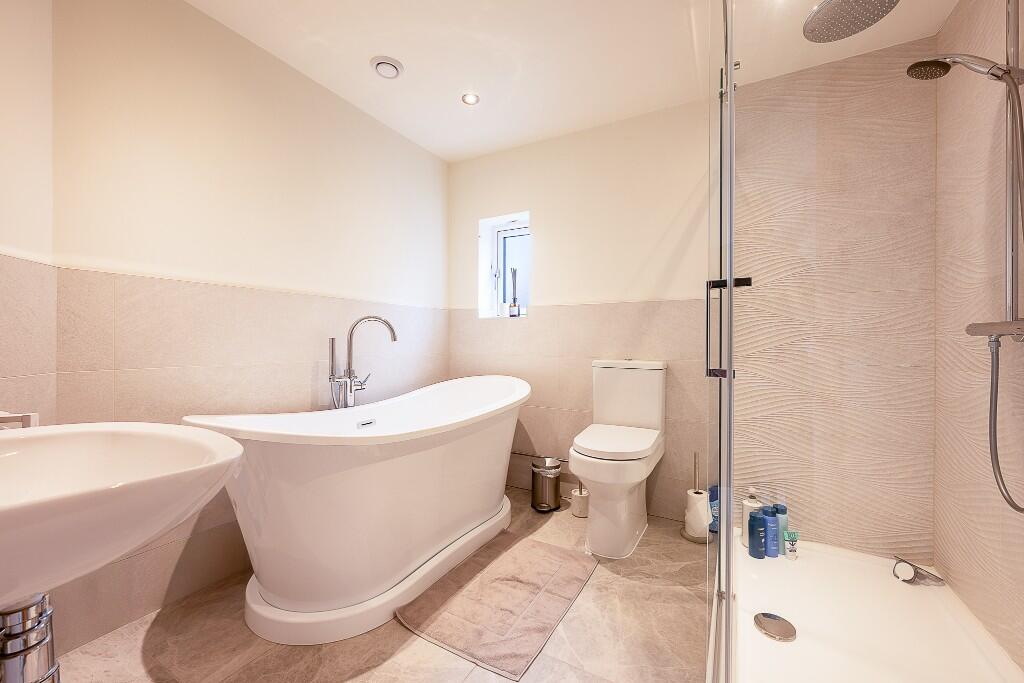 Family Bathroom 