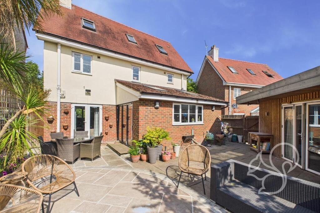 CAM01659G0-PR0480-STILL033.jpg