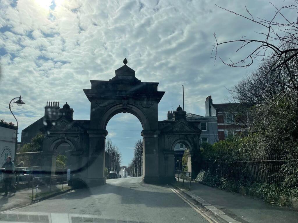 Queens_Park_Archway