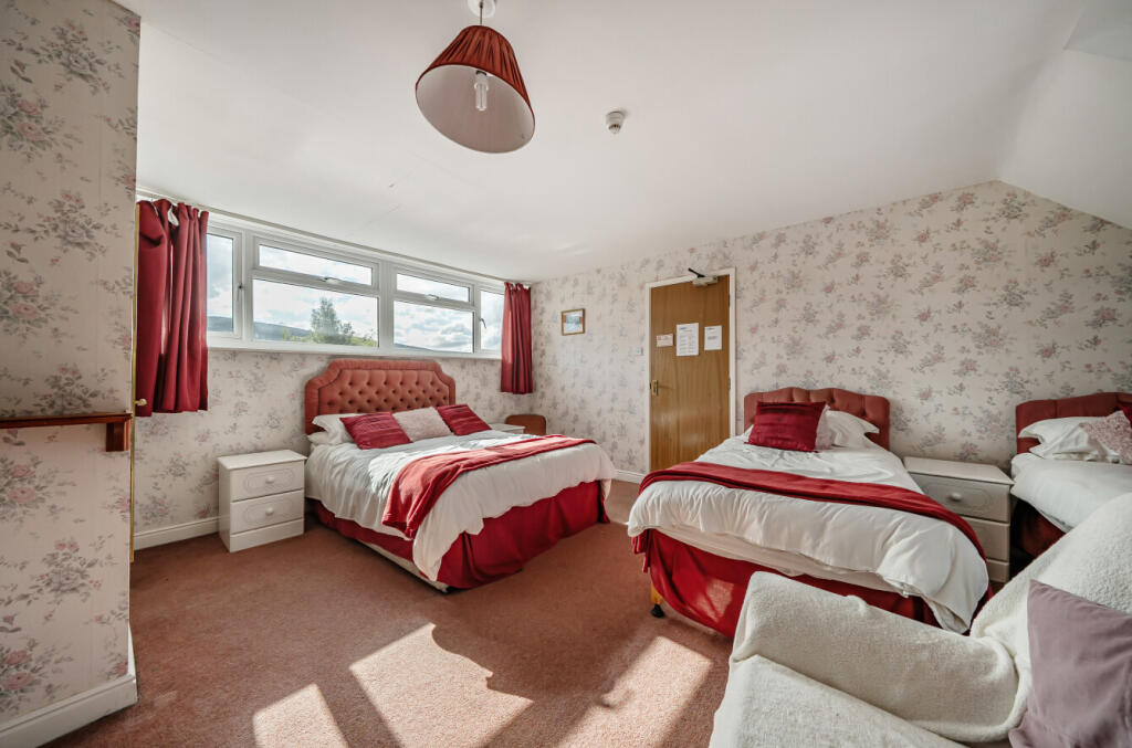 1358881-7-68d579b...