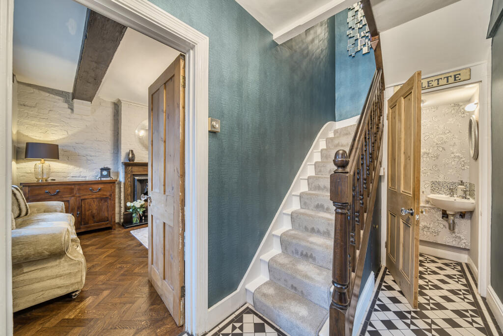 1360767-7-68d6bf9...