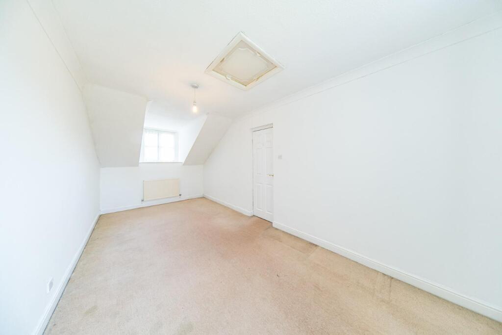 26 Lloyd Road bedroom 3.jpg