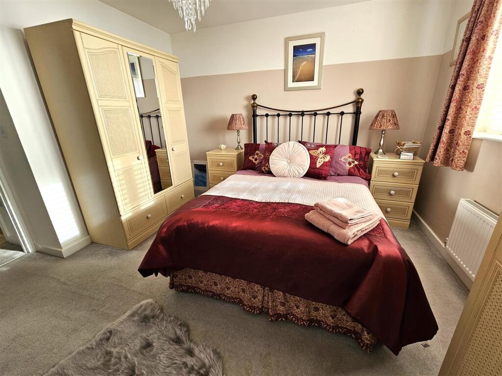 Bedroom 1.jpg
