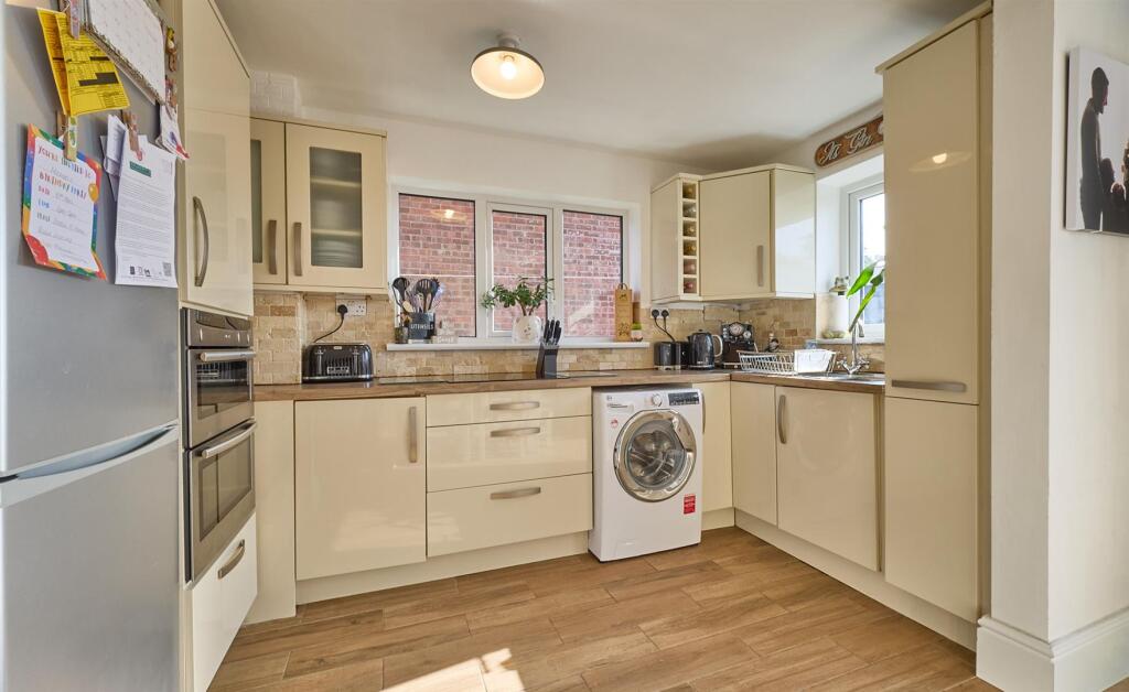 OPEN PLAN DINING KITCHEN