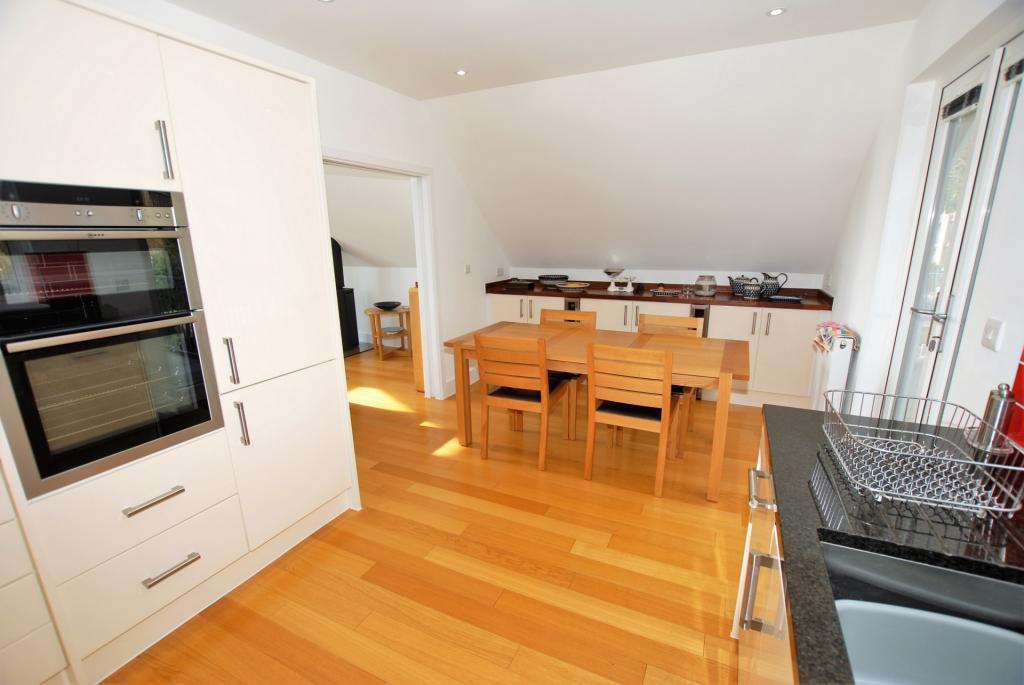 Kitchen/Dining rm