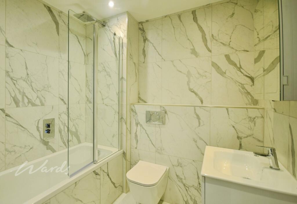 William 18 bathro...