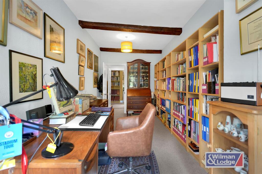 Four Double Bed Character Property in Steeton (35)