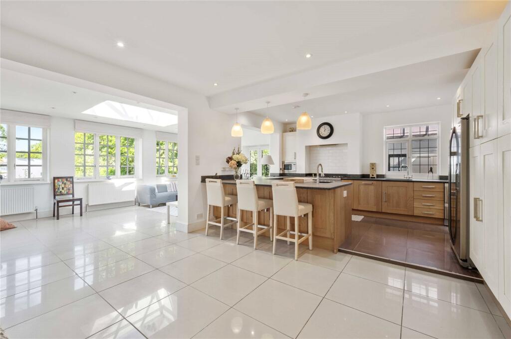 Kitchen/Breakfast Rm