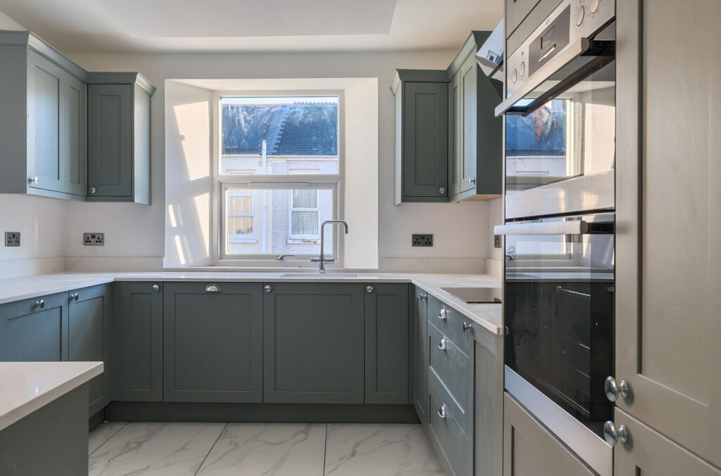 1380683-6-6920d22...