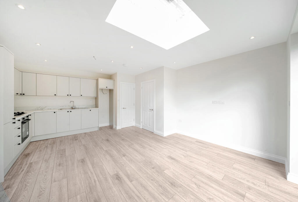 1304970-7-68484d9...