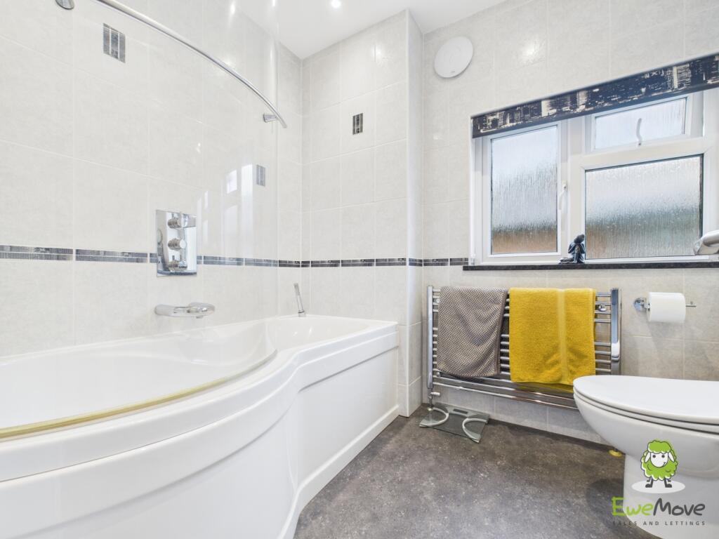 EweMove Estate Agents Basingstoke - Dursley Cottag