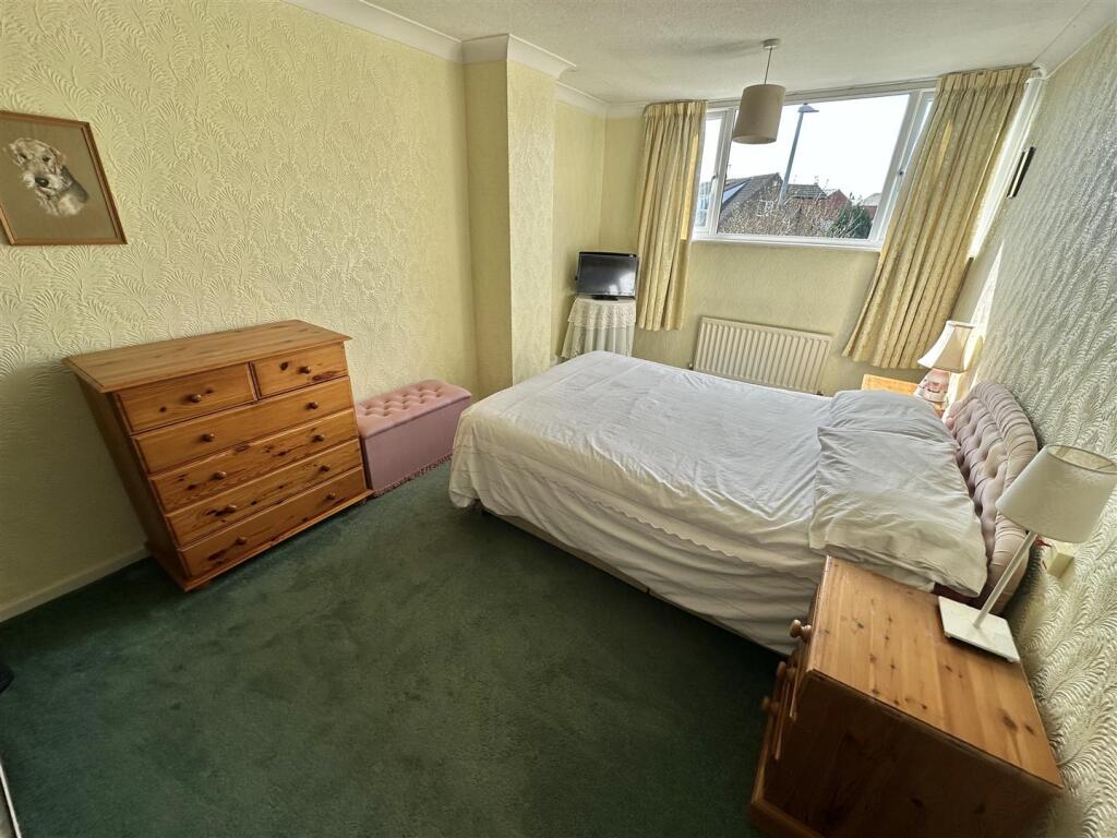 Bramleys Estate Agents - Balmfield Crescent (15).j