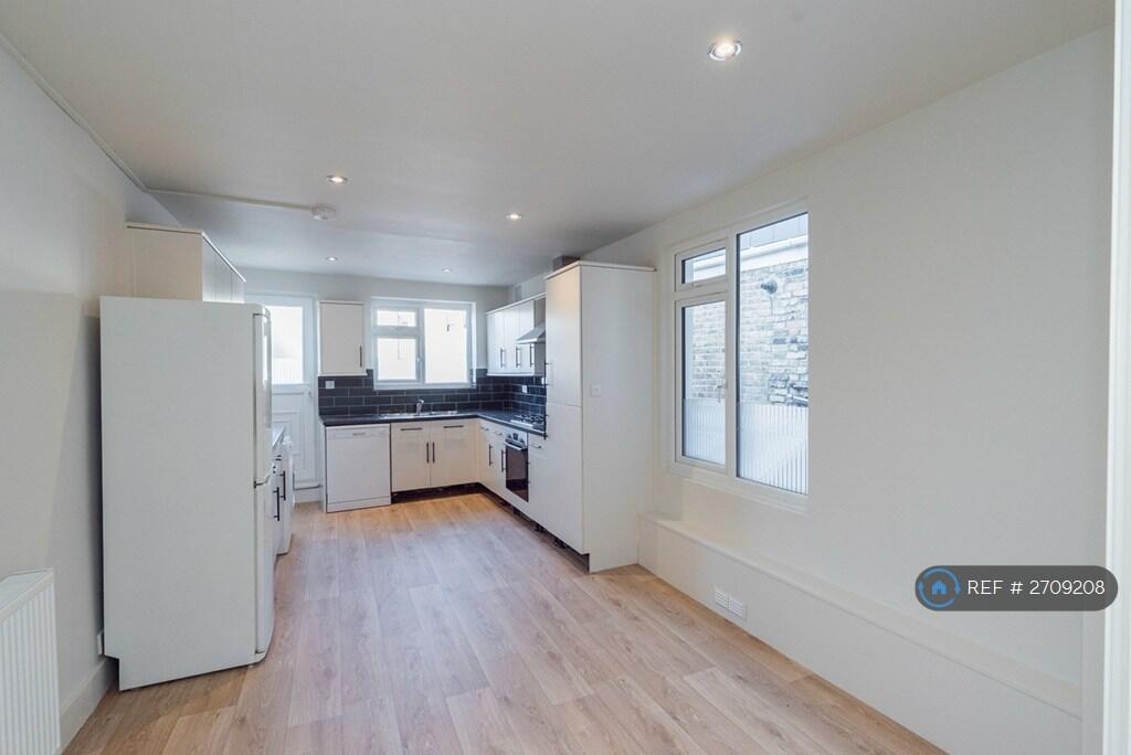 Large Eat In Kitchen