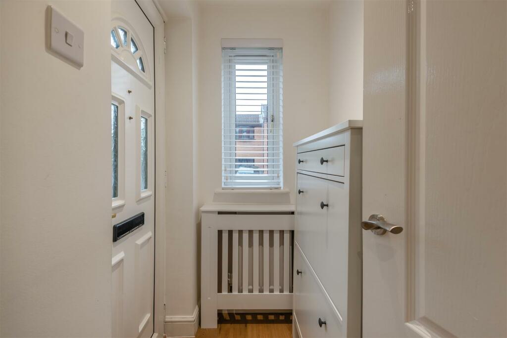 8627565-interior10.jpg
