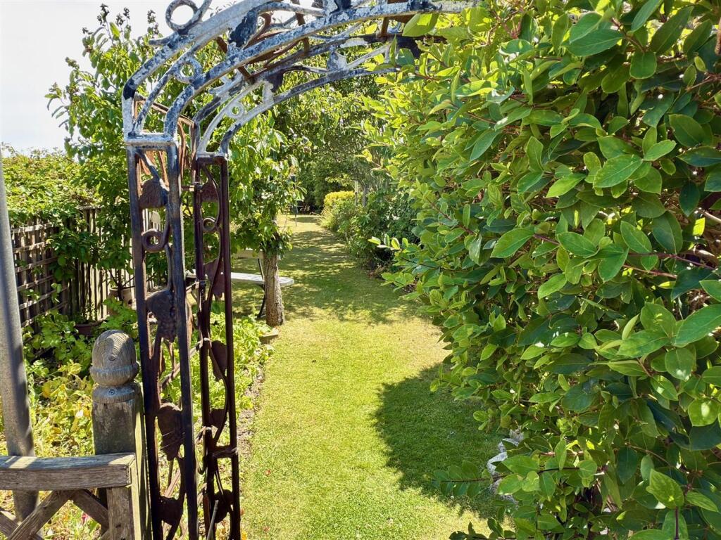 GARDEN AREA.jpg