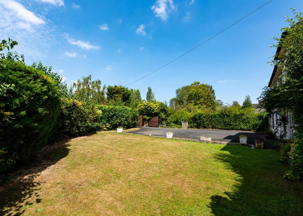 Perton Springs-external-20.jpg