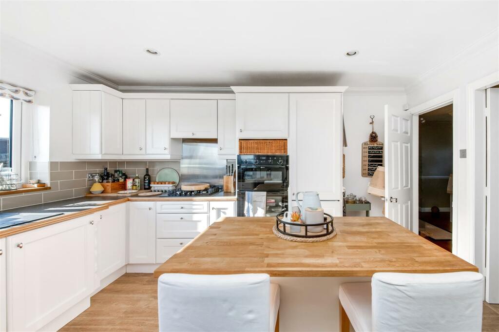 BREAKFAST KITCHEN
