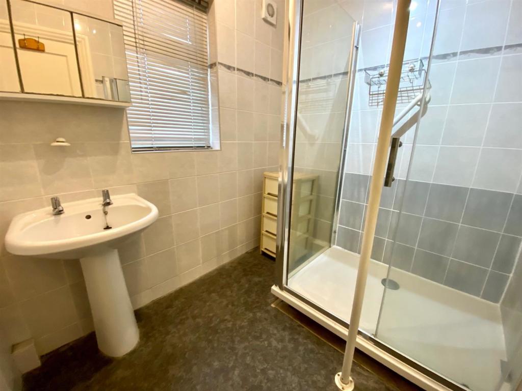 kitson hill road 34 shower.jpg