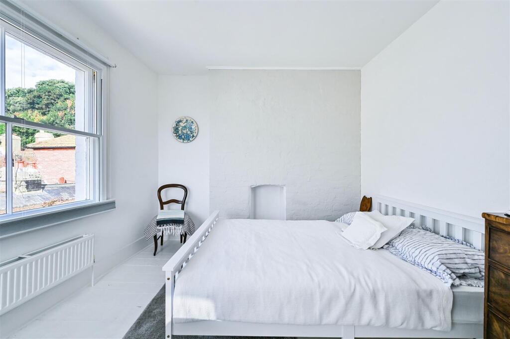 22 Croft road tn34 (30).jpg