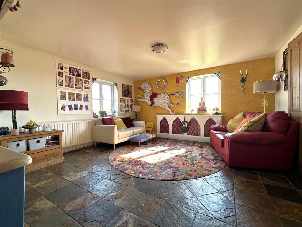 Sitting/Family Room 599