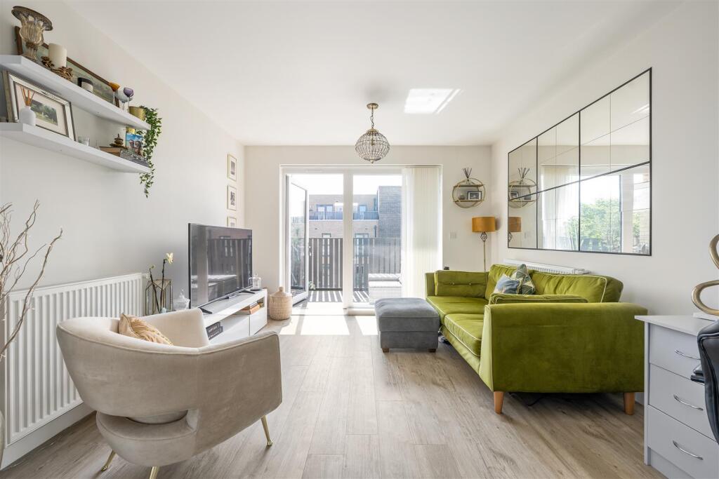 Merriam Close, E4