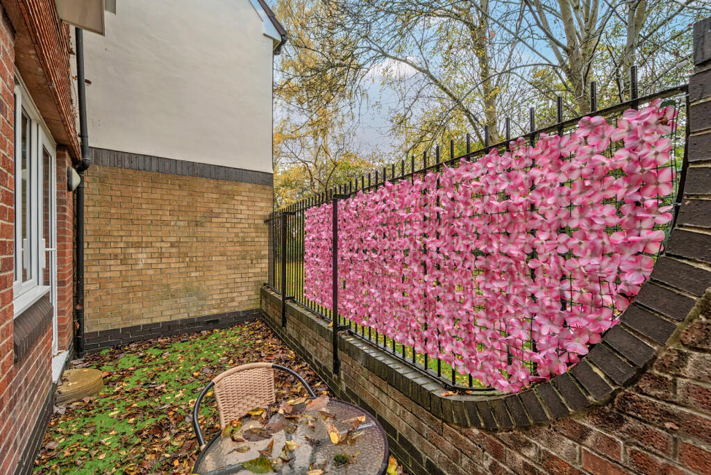 1376329-3-690c72f...