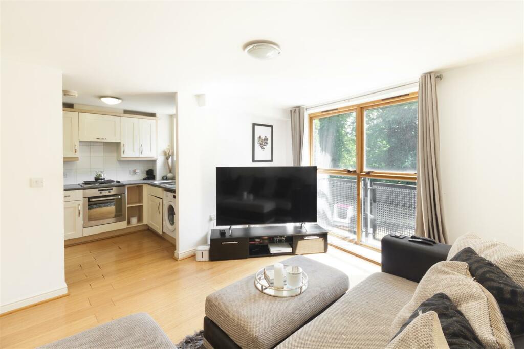 37_spottiswood_court_3_harry_close_croydon_009.jpg