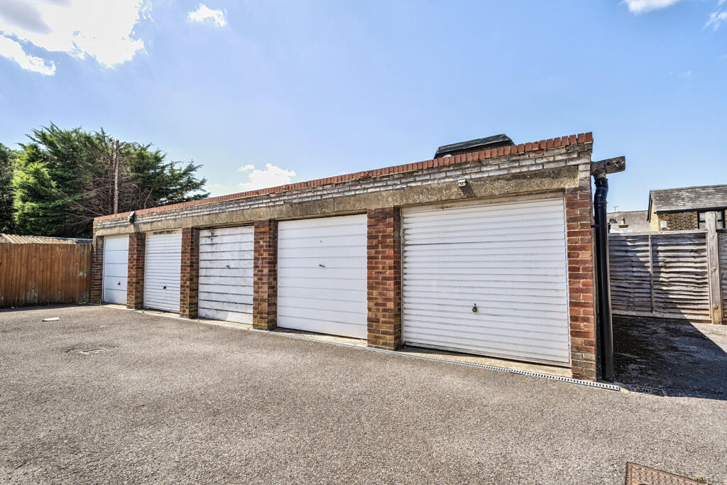 1328060-5-687a412...